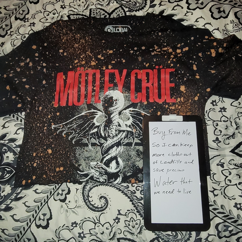 Motley cru distressed crop top never worn. SIZE Small